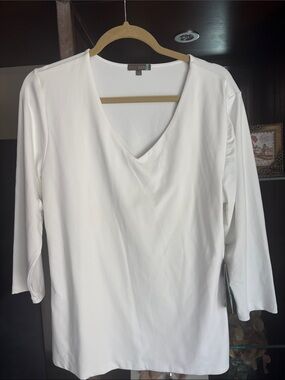 Women’s White V-Neck 3/4 Sleeve Top by judy p